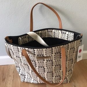 Petunia pickle bottom: large downtown tote